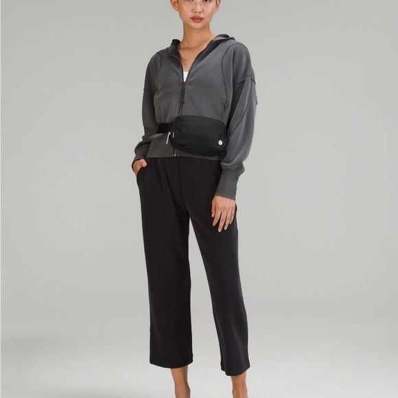 NWT Everywhere Belt Bag 1L Black - Picture 6 of 6